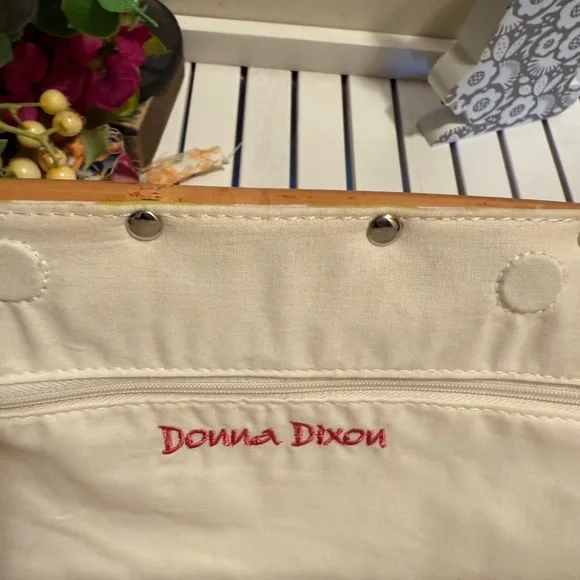 Donna Dixon  Clutch Bamboo Lime Green Boho Magnetic Closure NWOT - Picture 6 of 8